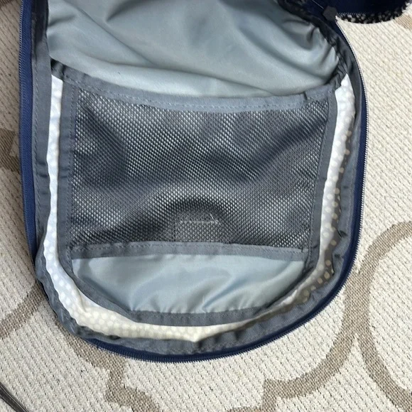 The North Face Wise Guy Backpack, Navy White, Medium Size school bag, hiking - Picture 15 of 17